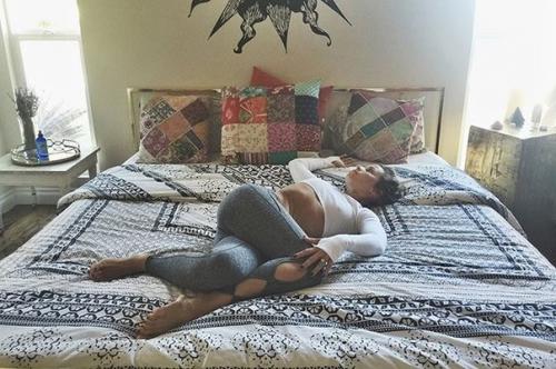 Комплекс асан для утренней практики в ПОСТЕЛИ. 04