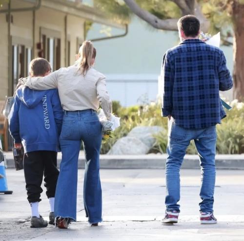 Бен аффлек и Джей Ло продолжают раздельно жить. 04