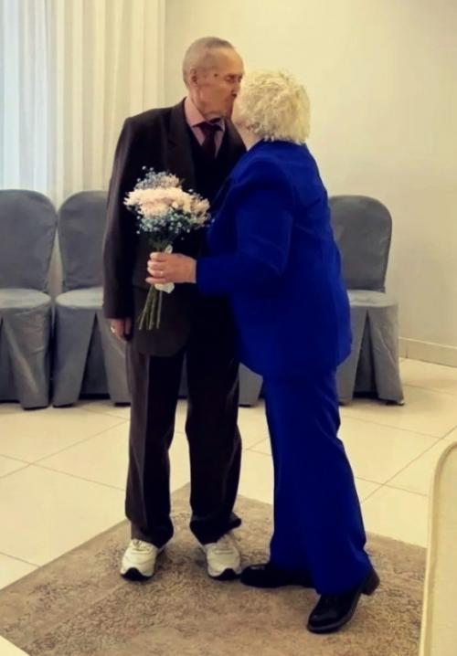 90-Летний житель вологды женился на любимой женщине. 02