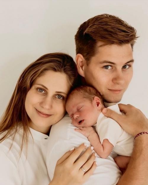 Алиса и Андрей Ман не проявляют должного внимания к своему сыну талису. 02