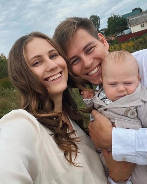 Алиса и Андрей Ман не проявляют должного внимания к своему сыну талису. 01