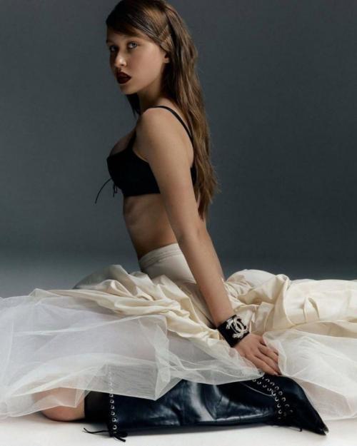 Просто хочется напоминить, что Анне пересильд только недавно исполнилось 16 лет. 01