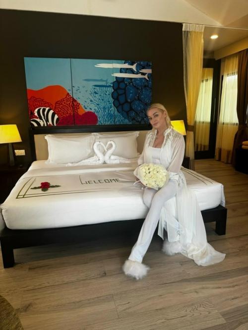 У Волочковой все стабильно: начался новый сезон нашего любимого сериала под названием Анастасия Волочкова её очередной спутник на Мальдивах. 03