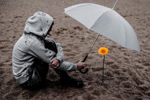 Когда вы поднимитесь на более зрелый эмоциональный уровень, то не станете отвечать негативно на критику и обиды других.  