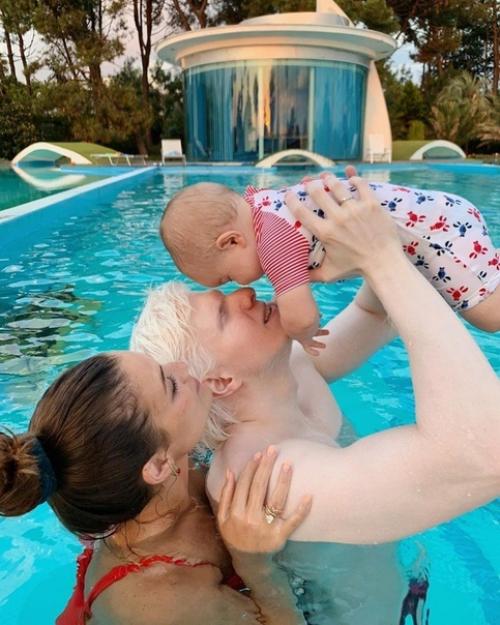 Белоснежная красота альбиноса и грузинская красавица! 02