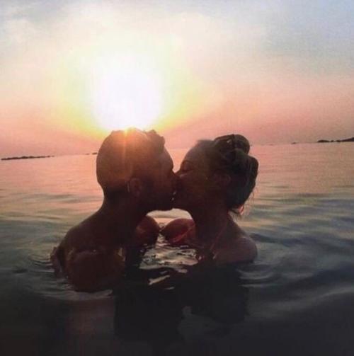 Иногда случается в жизни что-то драматическое и мы перестаём себя любить.