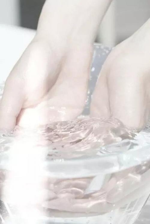 Лечение водой.

Вода - это уникальная субстанция.  