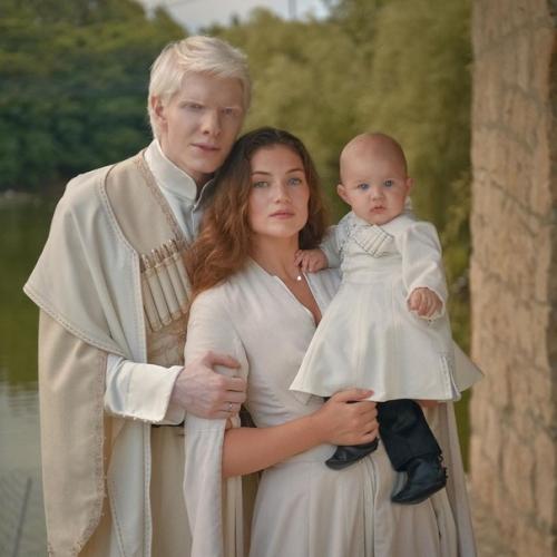 Белоснежная красота альбиноса и грузинская красавица! 01