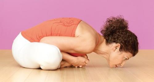 Курмасана (поза черепахи).