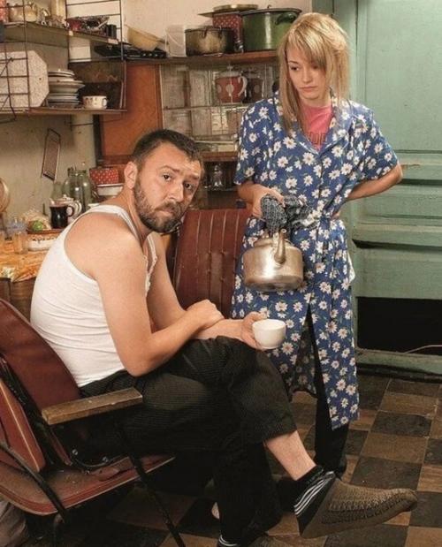 Оксана акиньшина влюбилась в Сергея Шнурова, когда ей было 15, а ему - 30. 03