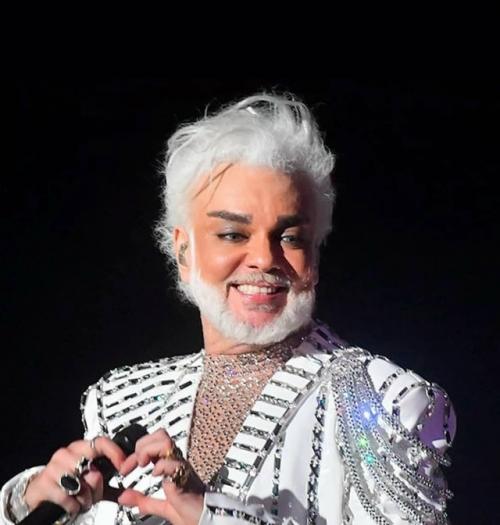 Обозвал Неудачницей - 58-летний Филипп Киркоров резко осудил Вику Цыганову из-за её громких высказываниях о Ларисе долиной. 02