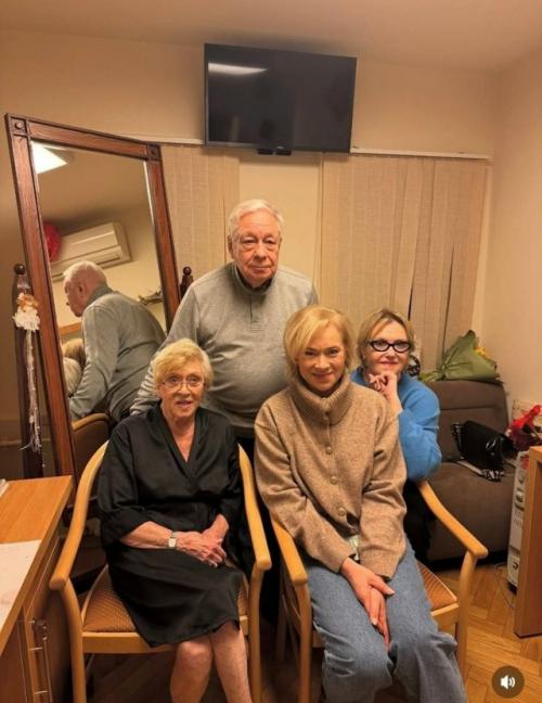 Ирина розанова показала фото с 90-летней Алисой Фрейндлих. 02