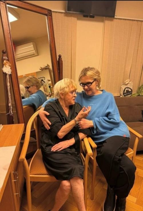 Ирина розанова показала фото с 90-летней Алисой Фрейндлих. 01