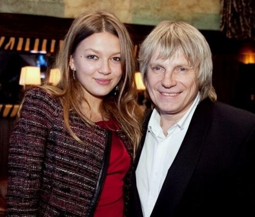 Дочь Виктора Салтыкова вернулась на сцену через 8 лет после хейта на Новой Фабрике Звезд. 01