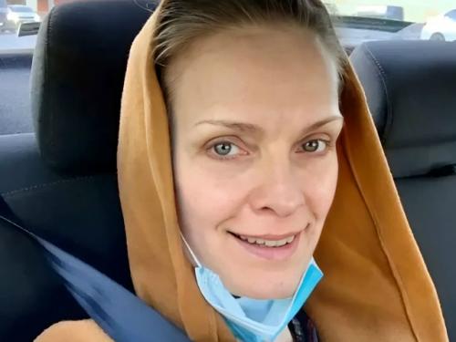 Известная актриса, исполняющая одну из ключевых ролей в популярном сериале, завершила сложный и тяжелый курс лечения. 01