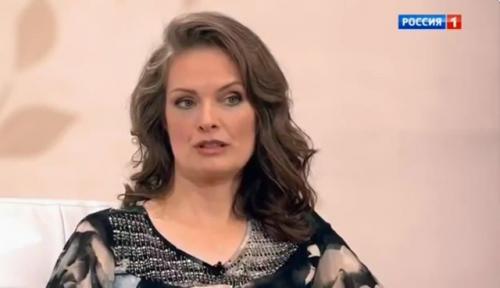 Известная актриса, исполняющая одну из ключевых ролей в популярном сериале, завершила сложный и тяжелый курс лечения. 02