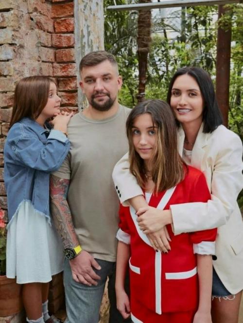 Баста признался, что за 18 лет брака они с женой так и не Сошлись Характерами - и в Этом Весь Кайф. 01