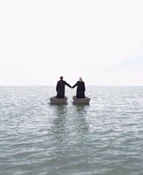 Я всегда держал себя в рамках постулата, что первый шаг должен сделать мужчина, … а женщина, если ей интересно, делает полшага навстречу.