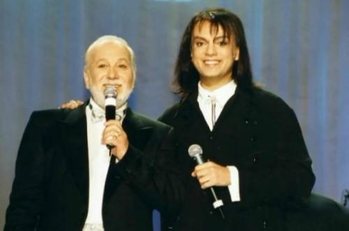 Филипп Киркоров с трепетом о своем отце вспомнил. 03