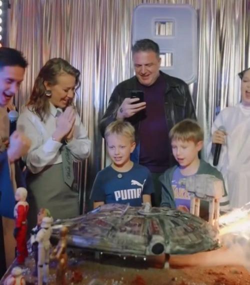 Ксения Собчак и Максим виторган устроили вечеринку для сына Платона.

