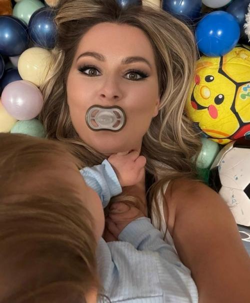 Мария кожевникова представила своим подписчикам своего четвертого сына. 04