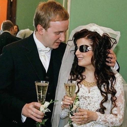 Интересные факты о Диане гурцкой: как она выглядит без черных очков и причины их снятия. 02 Интересные факты о Диане гурцкой: как она выглядит без черных очков и причины их снятия. 02