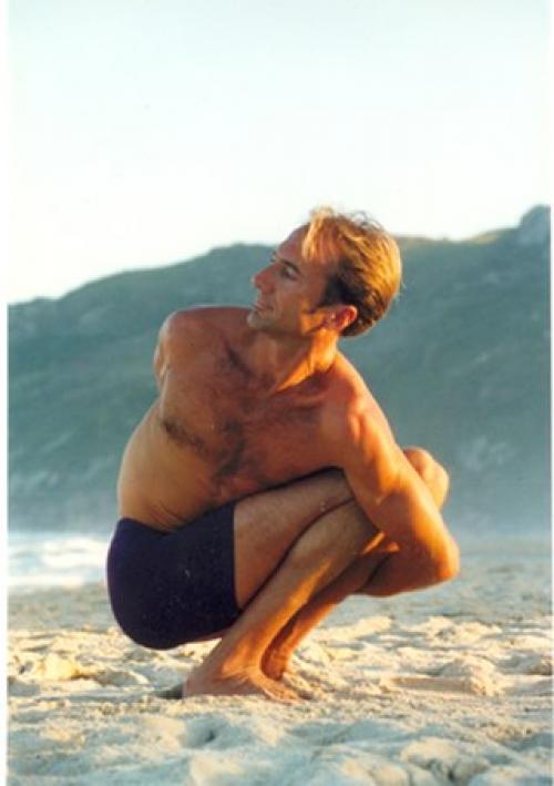 Пашасана. Пашасана дает больший эффект, чем другие позы скручивания.