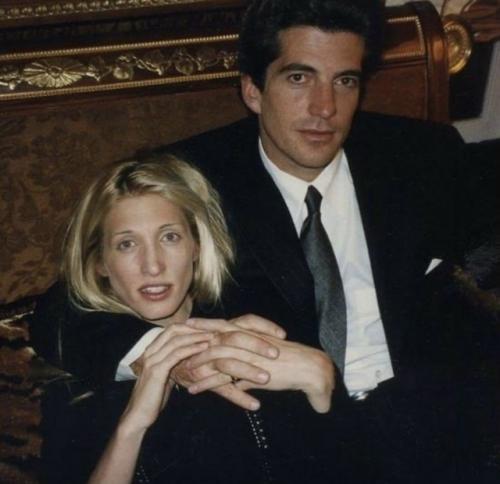 У джеки кеннеди и её сына неразрывная связь была.  