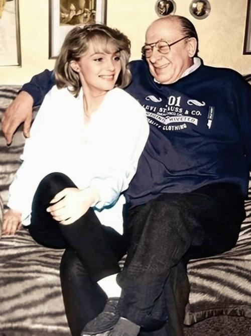 Ей - 23, ему - 60: роман, который обсуждала вся страна.

