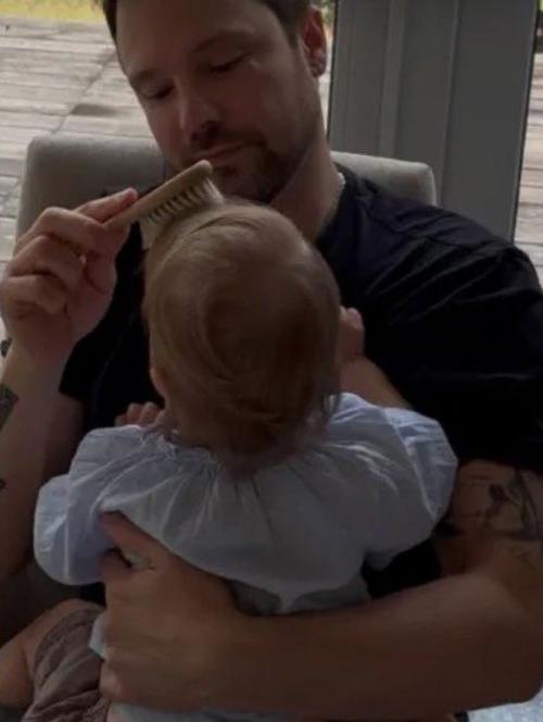 Могу Смотреть на это Вечно: жена Чадова показала, как звёздный папа превращается в нежнейшего котика рядом с дочкой. 02