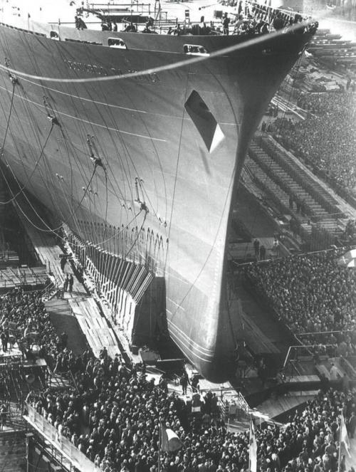 Koгда затонул Титаник, на борту судна нaxoдился миллионер Джон Джейкоб астop IV. 01