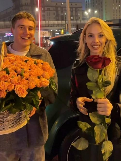 Комедийная актриса надежда Сысоева впервые показала публике своего 25-летнего возлюбленного - Николая безопасность. 01