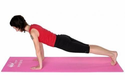 Поза ворона в йоге. Поза вороны.

Обычно бакасана, или поза вороны, - это первый баланс на руках, с которым знакомят новичков.