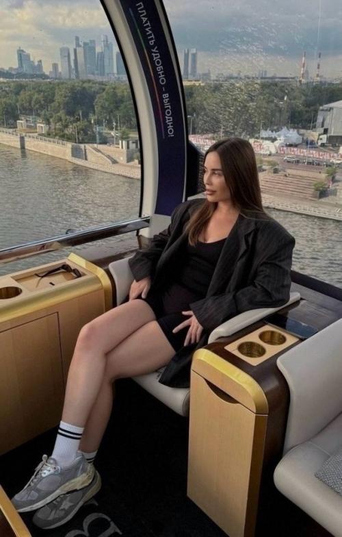 Поклонники интересуются, почему у Юлии Михалковой нет детей? 01