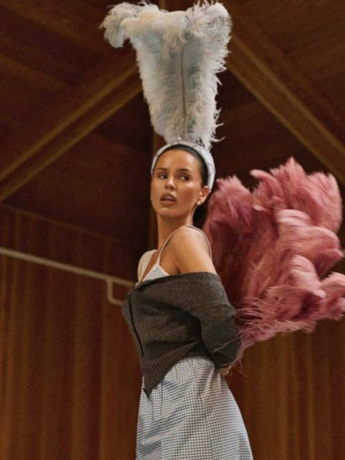 Zivert расцвела весной: певица в нежном образе в новой фотосессии для The Blueprint Media. 01