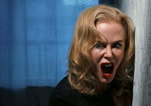 Плачу и задыхаюсь от страха.

