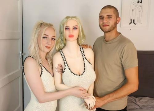 У куклы голова не болит: в сети обсуждают семью, которая завела силиконового дублера для жены. 02