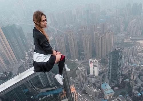 Сумасшедшее хобби - руфинг, которым занимается 24-летняя москвичка Ангелина николау. 06