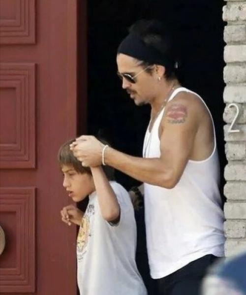 Кто бы знал, что у красавчика колина фаррела трагедия со старшим сыном Джеймсом. 03