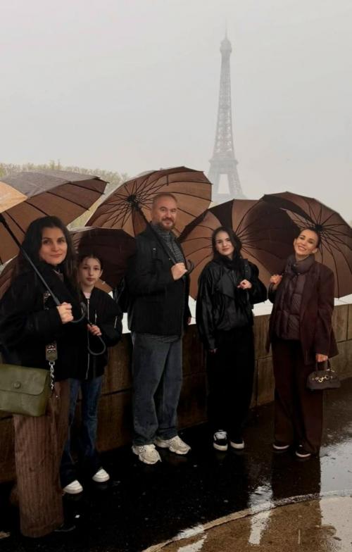 Анфиса Чехова в Париже с бывшей женой мужа: социальный эксперимент или нечто большее? 01