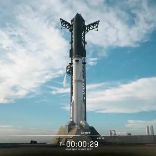 Spacex впервые запустила самую большую ракету в истории высотой с 40-этажный дом.  