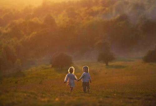 Бережность к другому подобна солнцу, от которого непрерывно льется в окружающий мир жизненное тепло.