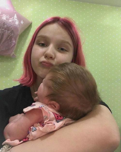 Даша, впервые ставшая мамой в 13 лет, теперь стала матерью во второй раз. 

