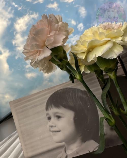 Анна заворотнюк поделилась архивными фотографиями своей мамы Анастасии. 05