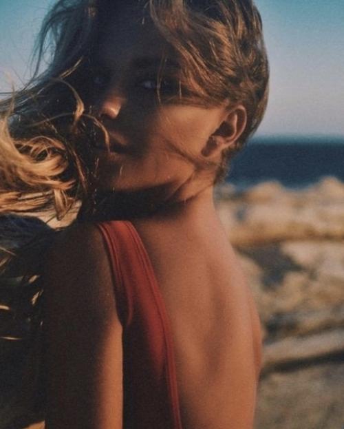  Не отрекаются любя.