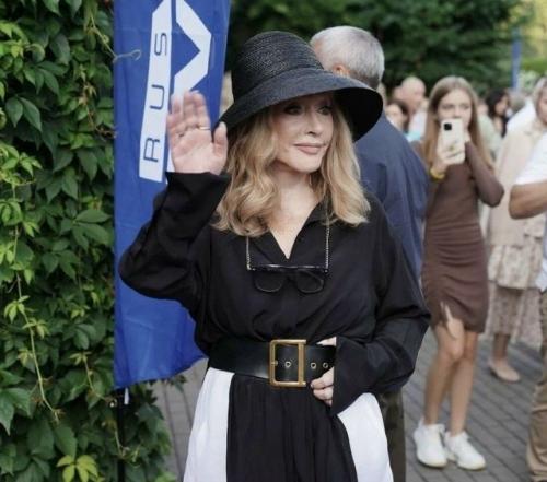 Алла пугачёва рассказала о тяжёлом периоде после серьёзной травмы. 01