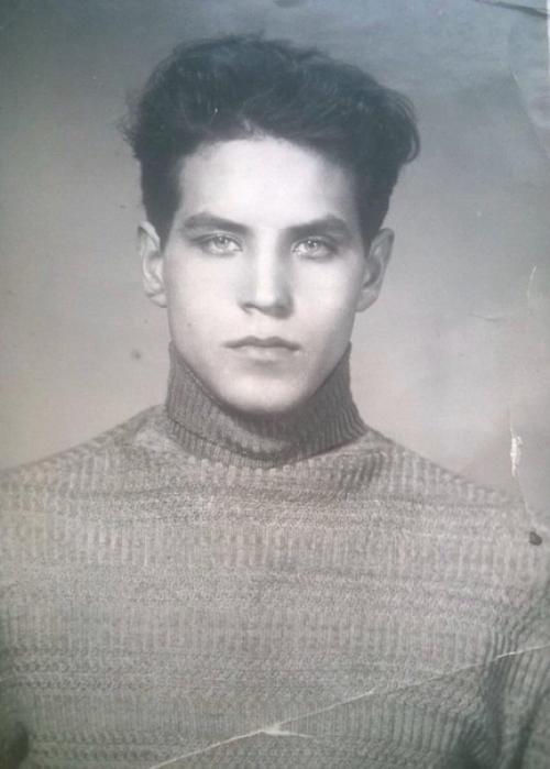 Пересматривая фотографии из молодости родителей, всегда кажется, что у них она была интереснее. 04