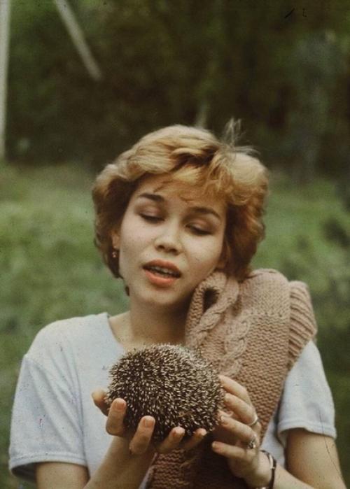 Пересматривая фотографии из молодости родителей, всегда кажется, что у них она была интереснее. 02