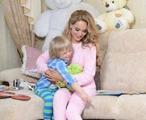 Анна Калашникова призналась, что у неё есть второй сын. 02