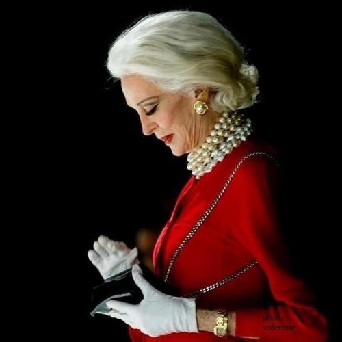 Кармен делль \u2018 орефиче - американская модель; занесена в книгу рекордов гиннесса как подиумная модель с самой долгой карьерой. 02